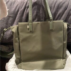 Beis Olive commuter